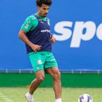 Palmeiras surpreende e renova contrato de meia, que recebe valorização