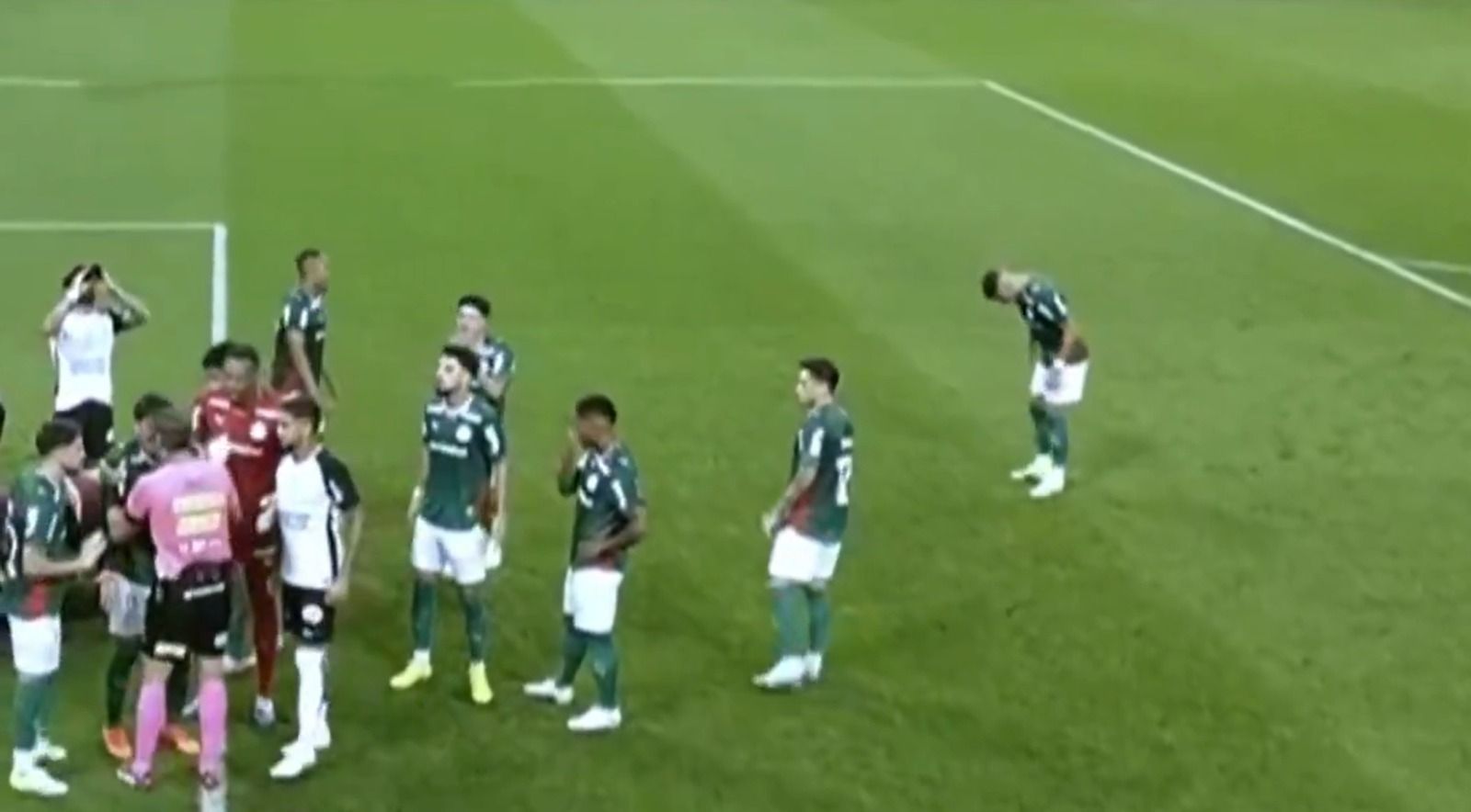 Corinthians x Palmeiras: atitude de Andreas antes de Memphis perder pênalti viraliza