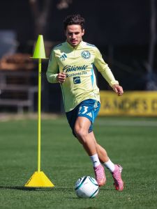 Raphael Veiga em treino no América, do México