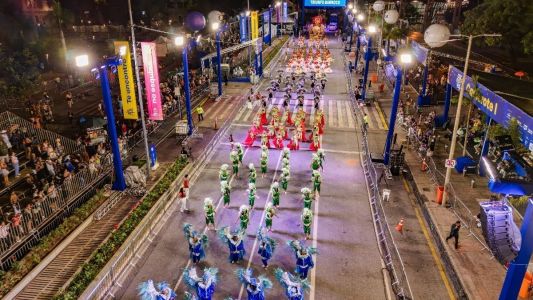 Escolas de Samba desfilaram na Av. dos Andradas, no Centro de Belo Horizonte
