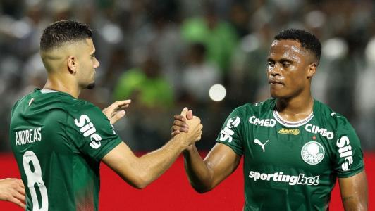 Arias estreia, sofre pênalti, e Andreas converte