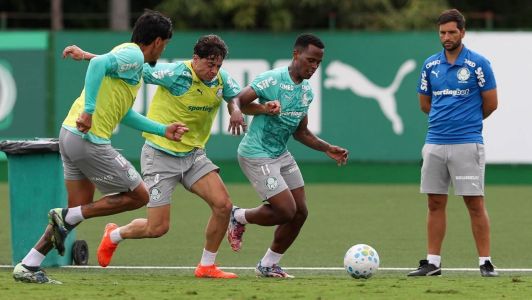 Jhon Arias participa de treino do Palmeiras antes de jogo contra o Fluminense