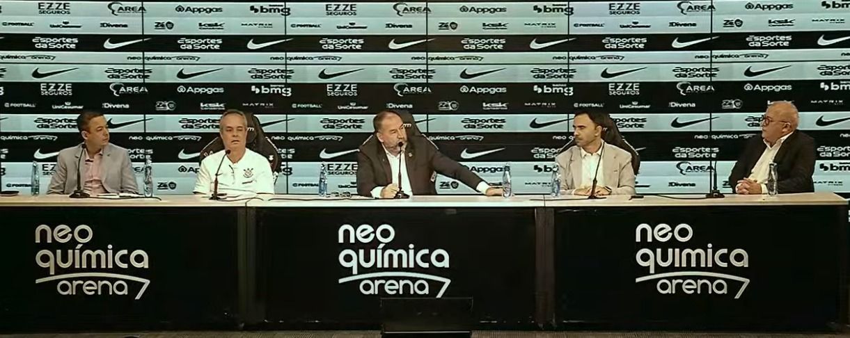 Pressionado, Augusto Melo apresenta novos diretores do Corinthians