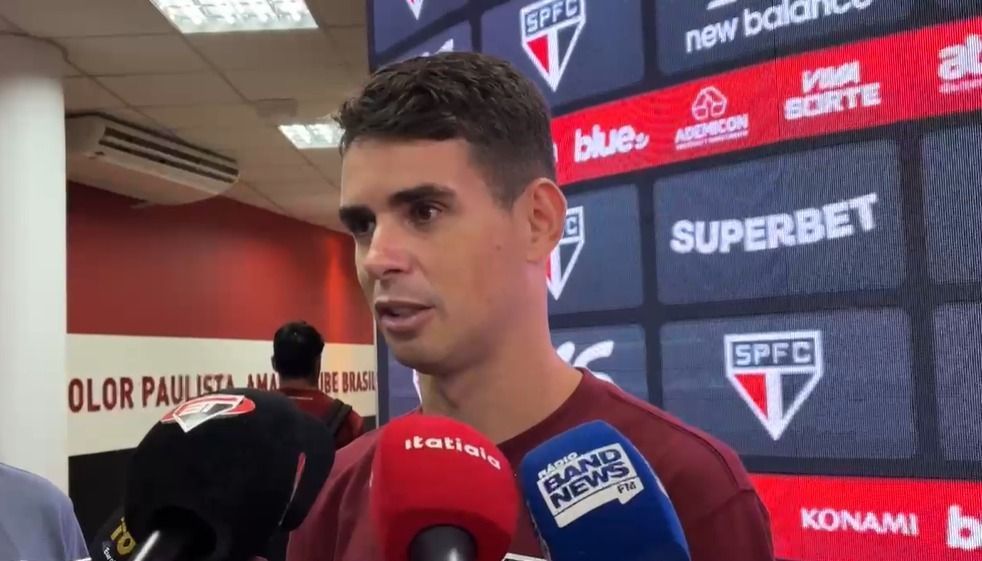 Elenco do São Paulo se une em torno de Oscar, e quarteto se impõe