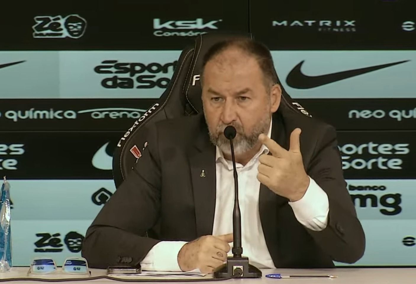 Presidente do Corinthians pede expulsão de ex-diretor financeiro; entenda
