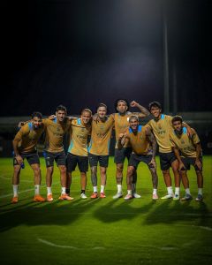 Flaco López e Aníbal Moreno ao lado dos outros convocados da Argentina, como De Paul e Otamendi