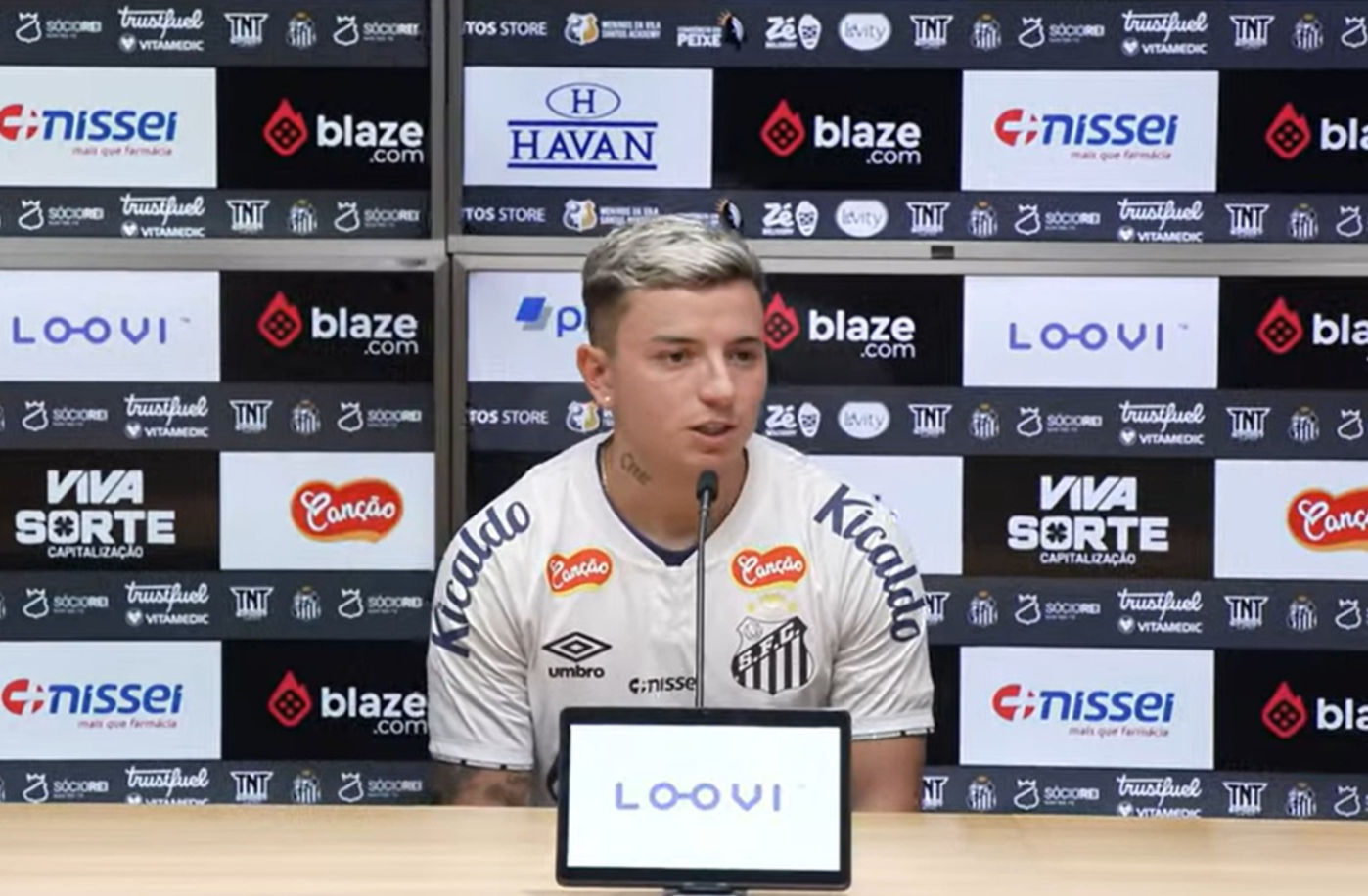 Barreal gera confusão sobre posição preferida em apresentação no Santos