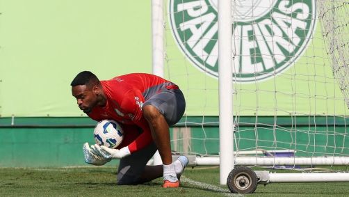 Carlos Miguel no treino da última sexta (17), após lesão de Weverton no Palmeiras