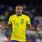 Vitor Roque reage à publicação de Paulinho em treino do Palmeiras