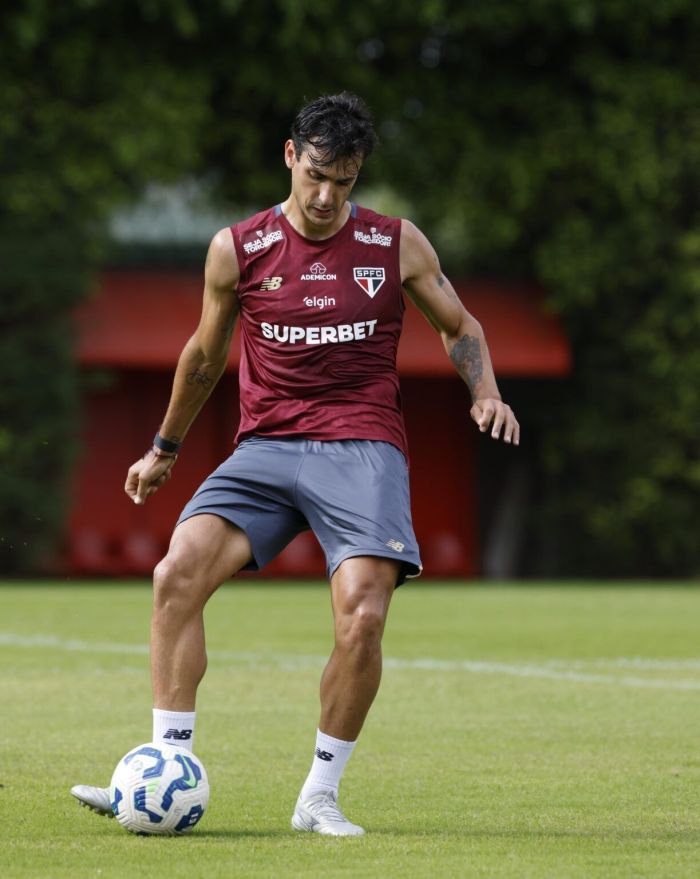 Dinenno se reapresentou antes dos demais jogadores do São Paulo