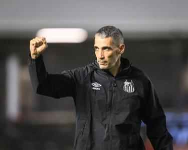 Vojvoda conquistou sua primeira vitória no comando do Santos