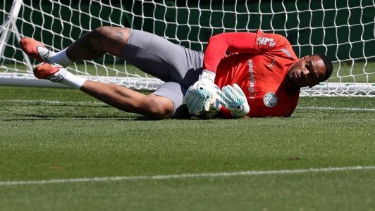 Carlos Miguel no treino da última sexta (17), após lesão de Weverton no Palmeiras