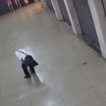 Idoso é visto furtando skate de criança em galeria no Centro de BH; veja vídeo