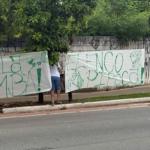 Torcedores protestam contra Leila e elenco do Palmeiras: 'Gambá e pipoca'