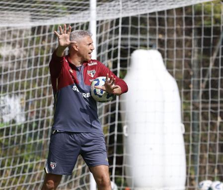Hernán Crespo comandou os últimos preparativos do São Paulo para o jogo contra o Flamengo
