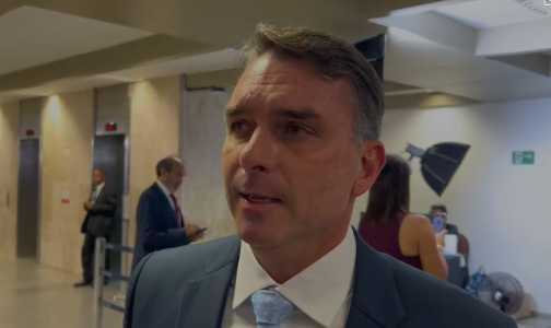 Se eleito para comissão, Flávio Bolsonaro quer discutir ação com Fachin | CNN Brasil