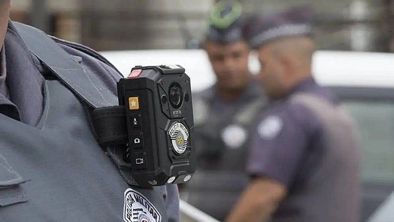 Podcast debate uso de câmeras nos uniformes de policiais