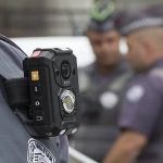 Podcast debate uso de câmeras nos uniformes de policiais
