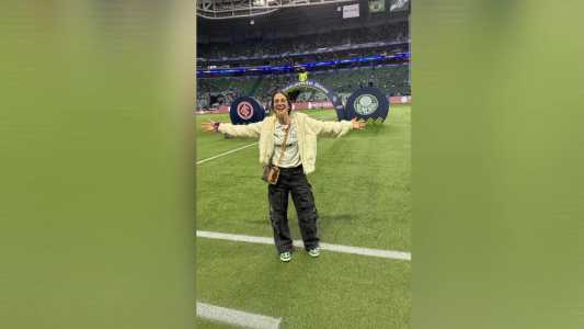 Camila Brait no gramado do Allianz Parque