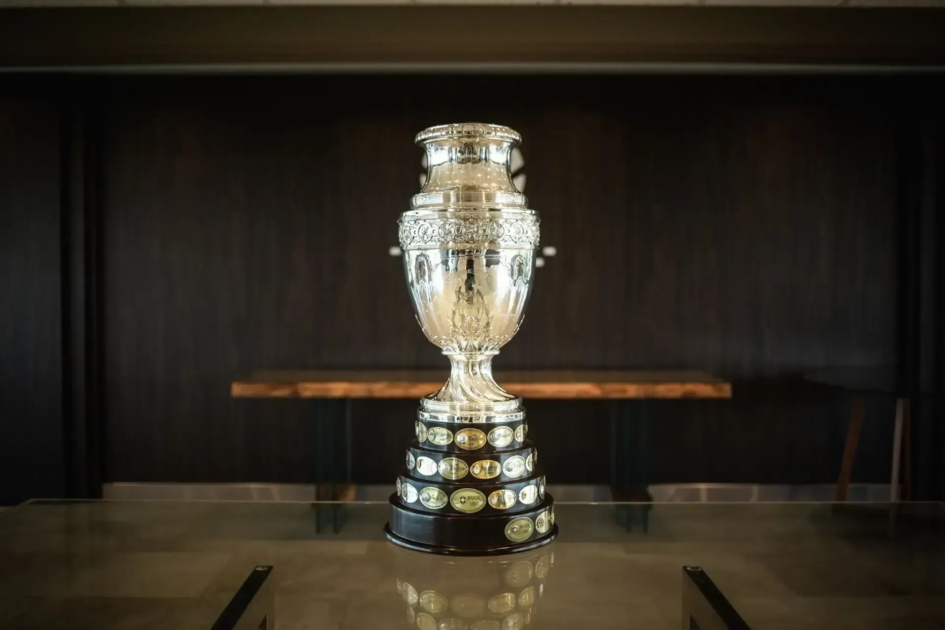 Copa América: taça original é restaurada e será entregue a campeão após 23 anos