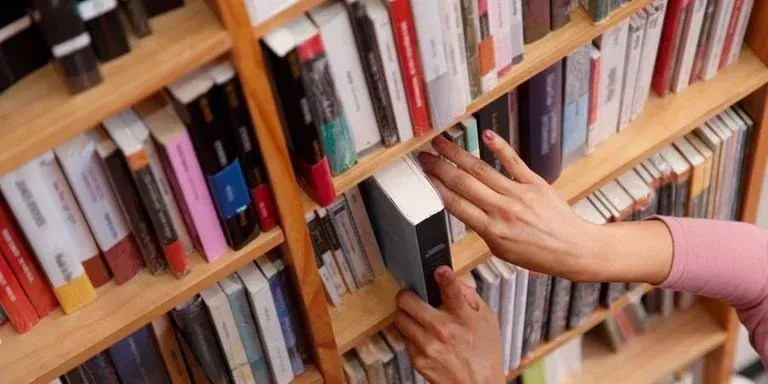 Dia Mundial do Livro destaca a importância da leitura em tempos digitais
