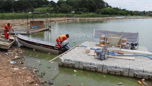 Imagem de arquivo - Lixo na Lagoa da Pampulha