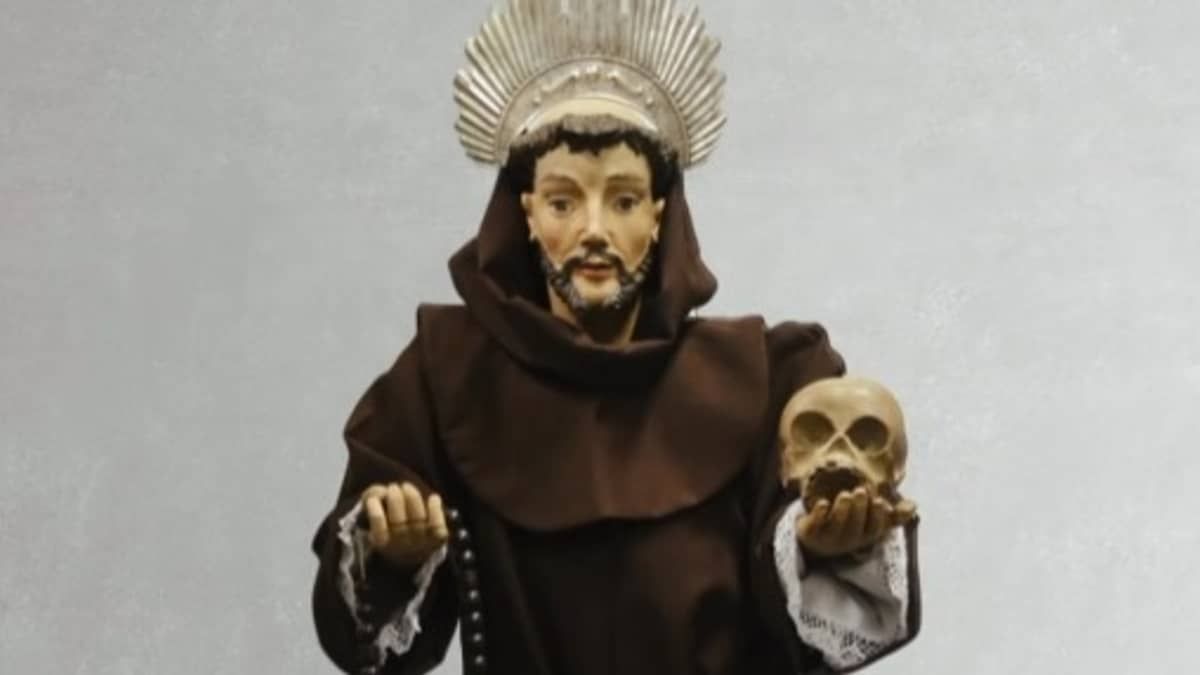Escultura atribuída a Aleijadinho é restaurada pela UFMG e será devolvida para igreja no interior de MG
