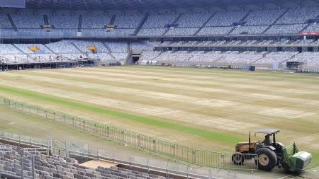 Imagem divulgada nesta segunda-feira pelo Mineirão com plantio da grama de inverno