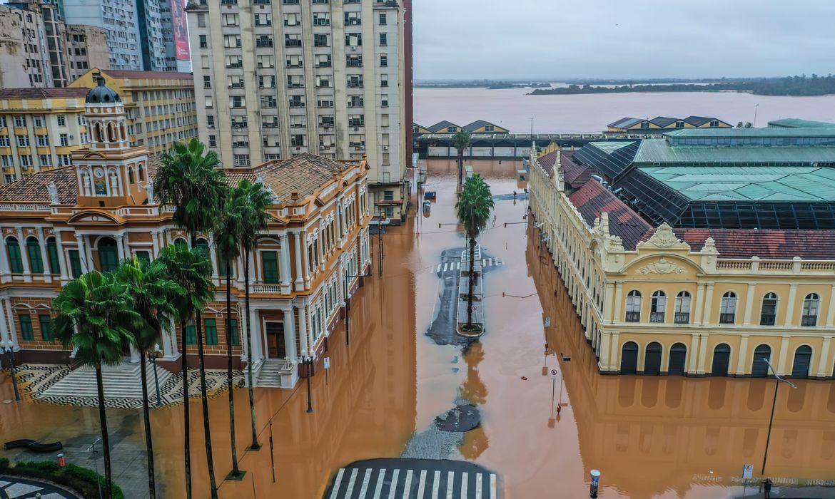 Prefeitura estima que limpeza de Porto Alegre irá custar R$ 100 milhões