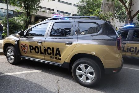 Foto de viaturas da Polícia Militar de Minas Gerais (PMMG)