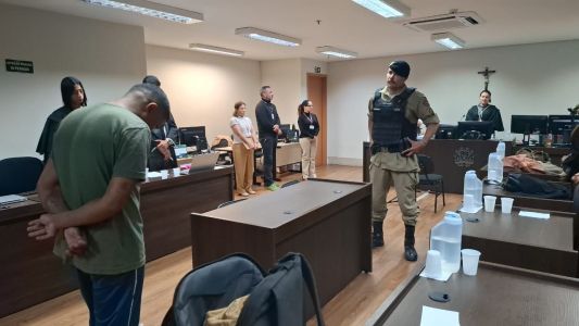 Geovanni Faria de Carvalho durante seu julgamento, realizado nesta quinta-feira (14)