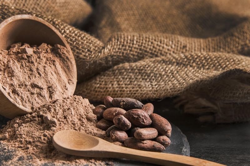 Alta histórica do cacau pressiona indústria de chocolate e chega ao bolso do consumidor