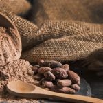 Alta histórica do cacau pressiona indústria de chocolate e chega ao bolso do consumidor