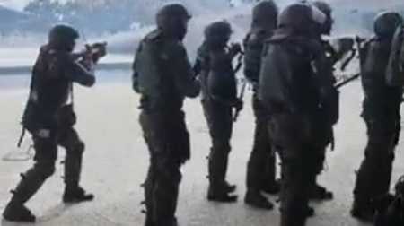 Imagem gravada com celular mostra tropa sem comando