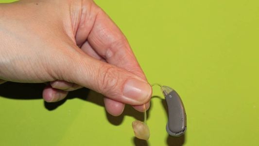 Imagem ilustrativa - Aparelho auditivo