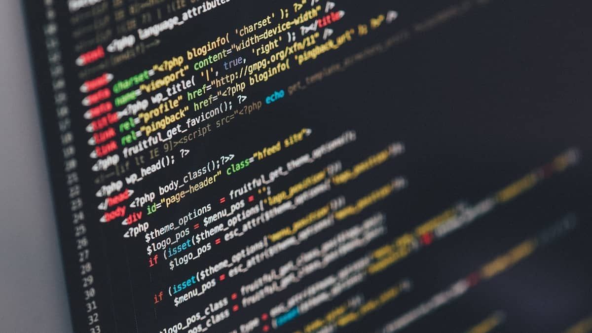Programa oferece bolsa de estudos no exterior para estudantes brasileiros com formação em tecnologia; saiba como participar  