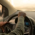 Uber é condenada a pagar indenização a casal agredido por motorista 