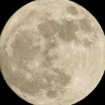 Entenda fenômeno impressionante da 'Lua de morango' vista no céu do Brasil 