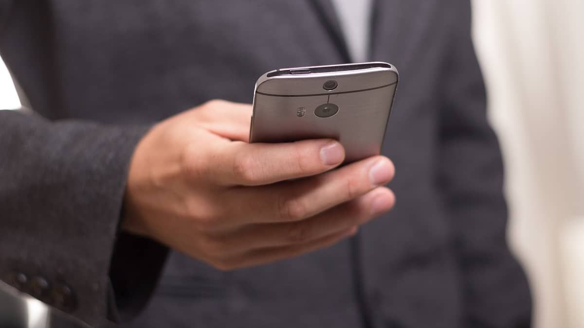 Empresário ganha indenização na Justiça após empresa de telefonia cobrar conta inexistente    