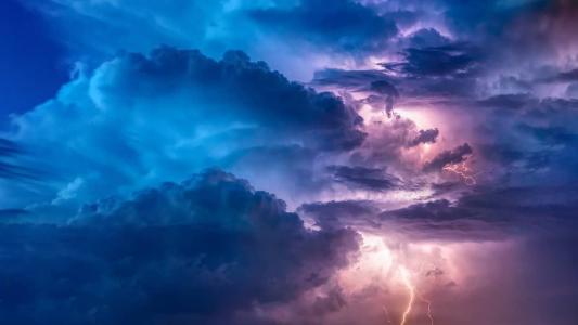 Imagem ilustrativa - Trovoada e céu nublado