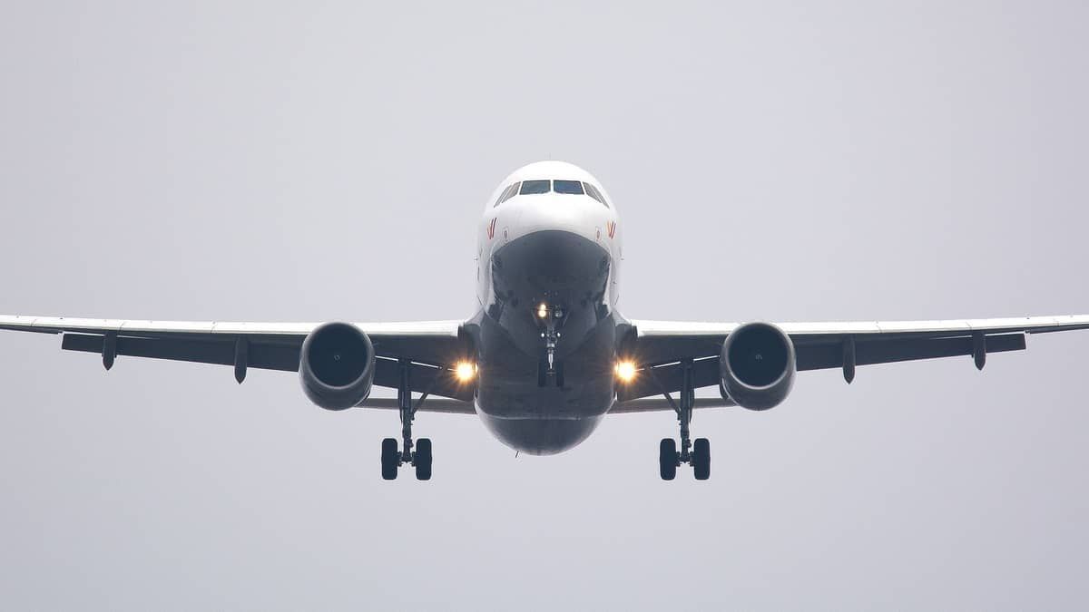 Avião comercial cai nos Estados Unidos e mobiliza jatos militares