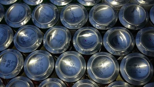 Imagem ilustrativa - Latas de alumínio