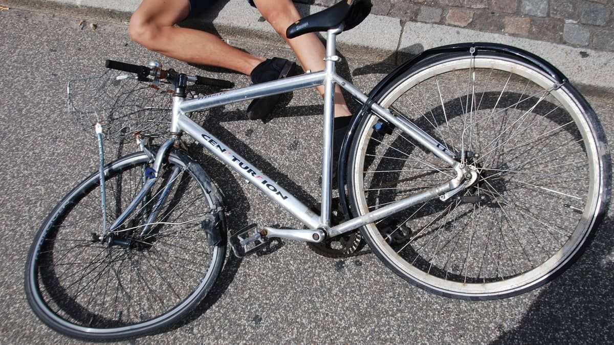 Ciclista é salvo pelo Samu após bater em moto e sofrer parada cardíaca 