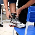 Flanelinha preso por extorsão sai da cadeia e passa a usar tornozeleira eletrônica   