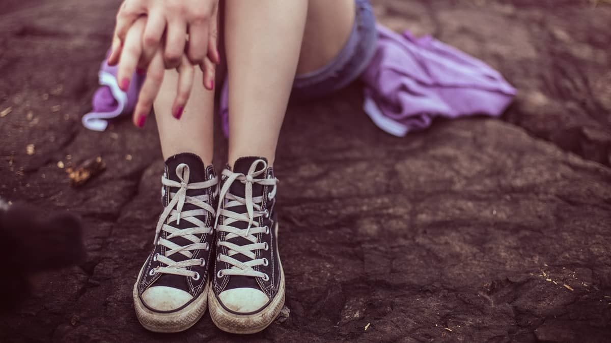 Mãe tem prisão decretada suspeita de participar do estupro e morte da filha de 13 anos  