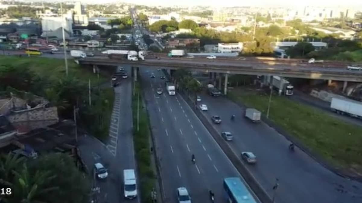 Engavetamento complica trânsito na avenida Cardeal Eugênio Pacelli