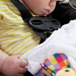 Criança de 2 anos morre ao ser esquecida por pais dentro do carro: 'de propósito' 