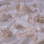 Joias ligadas ao nazismo são vendidas por mais de R$990 mil