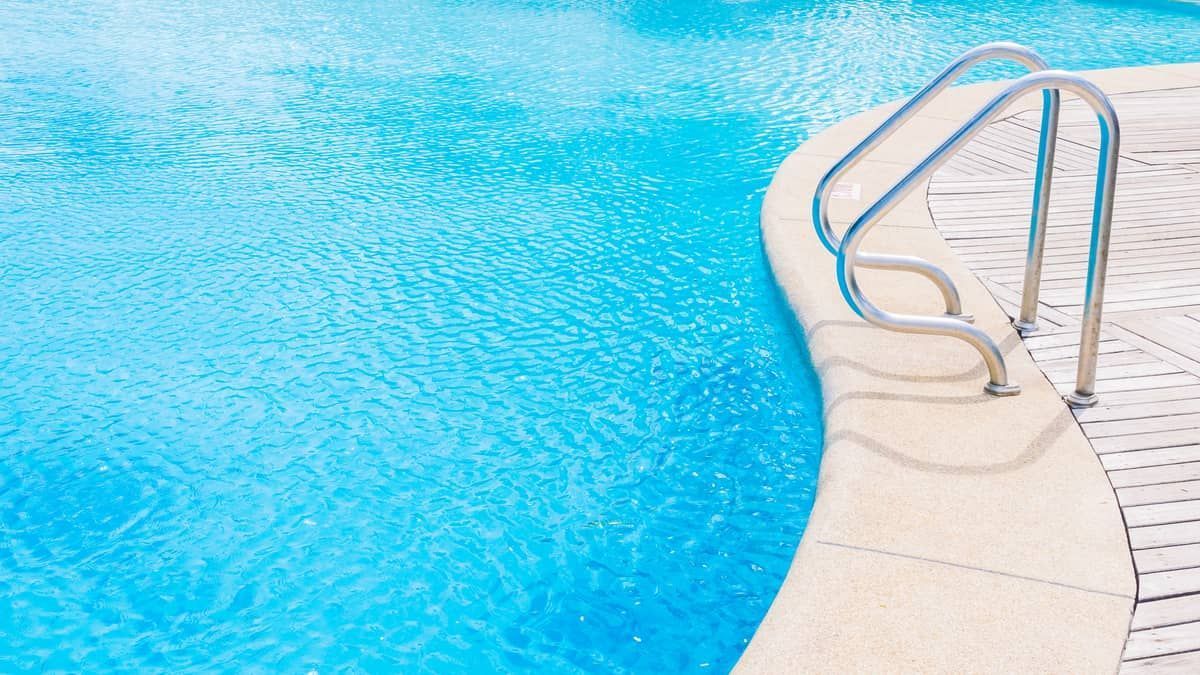 Criança de 3 anos morre afogada em piscina no interior de Minas Gerais