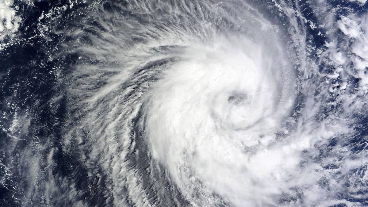 Cidades do Brasil têm alerta para ciclone extratropical nesta segunda-feira  